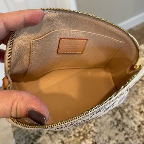 ❌SOLD❌Authentic Louis Vuitton Damier Azur cosmetic bag - Picture 5 of 7